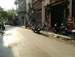 Cho thuê Lô Đất 3000 m2 mặt Phố Trần Quốc Hoàn , Vị trí đắc địa