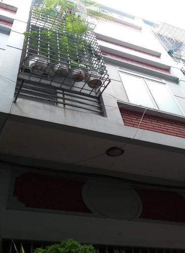 bán nhà 42m2 3 ,5 tầng trong ngõ cách mặt đường thiện lôi 60m . 920 tr