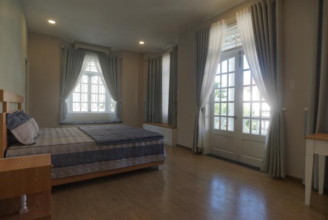 CHO THUÊ BIỆT THỰ LỚN SÁT BIỂN MỸ KH