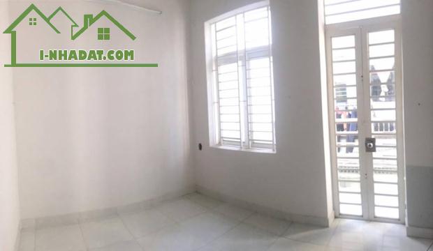 Cho thuê nhà nguyên căn ngay hẻm 360 Phạm Hữu Lầu, Q7 4PN giá chỉ 7.5tr. LH: 0989.600.731