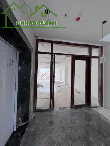 TUYỆT !! Cho thuê tòa văn phòng Nguyễn Khang 100mx8T thang máy thông sàn CG hơn 50 tr - 4