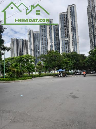 Bán đất mặt tiền đường Tân Thuận Tây, Q 7, 332m2, 8,6m x 39m, chỉ 27 tỷ!