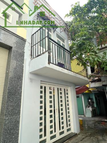 Căn góc mới 2 tầng hẻm thông đường Nguyễn Trãi P3Q5
