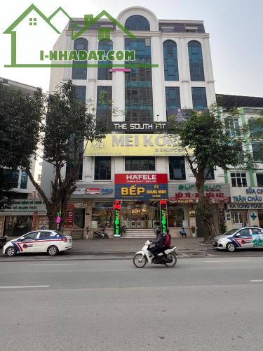 Bán tòa văn phòng 8 tầng, mặt tiền 20m đẹp nhất phố Mễ Trì, Mỹ Đình.