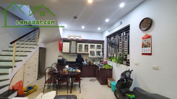 Cho thuê nhà riêng 3,5 tầng, 170m2, 3 phòng ngủ, full đồ xịn Phố Nguyễn An Ninh, Hoàng - 2