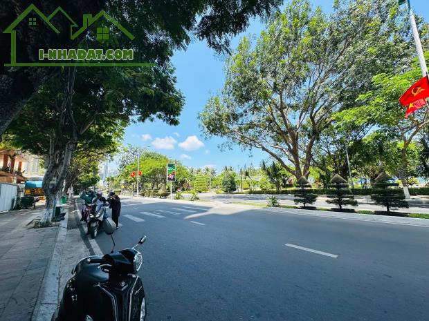 bán nhà mặt tiền view Biển Trần Phú đối diện công viên Phù Đổng Nha Trang 0985451850