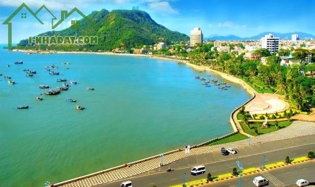 24/ Cho thuê 750 m2 đất mặt tiền Trần Phú view biển vị trí đẹp