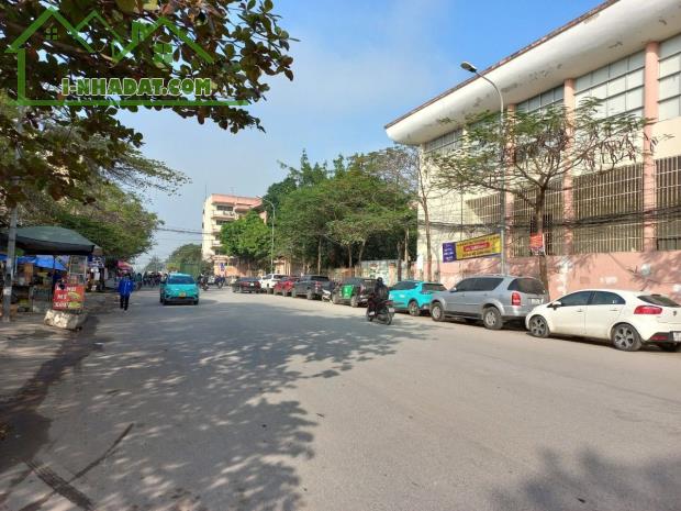 Cần bán đất tặng nhà  tại ngõ 59 Lê Văn Hiến  17/28m2, và mặt tiền 4.2m, giá có 3.7 tỷ.