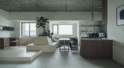 Căn chung cư 50m2 có thiết kế tối giản, tích hợp cả bồn cây vào ghế ngồi