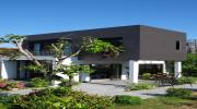 Tuyết Lanh Villa thiết kế hiện đại, chan hòa với vườn cây xanh và gió biển mát lành