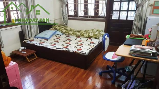 Bán nhà như bán đất, nhà 3 tầng 4pn, đẹp thoáng 42m2 mt 6.8m, đội cấn, ba đình, giá 2.68 t - 6