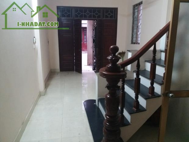 Bán nhà như bán đất, nhà 3 tầng 4pn, đẹp thoáng 42m2 mt 6.8m, đội cấn, ba đình, giá 2.68 t - 5