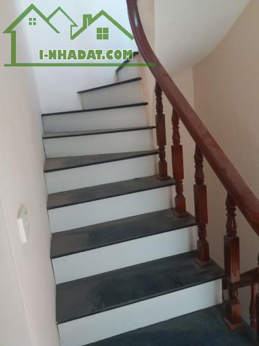 Bán nhà như bán đất, nhà 3 tầng 4pn, đẹp thoáng 42m2 mt 6.8m, đội cấn, ba đình, giá 2.68 t - 2