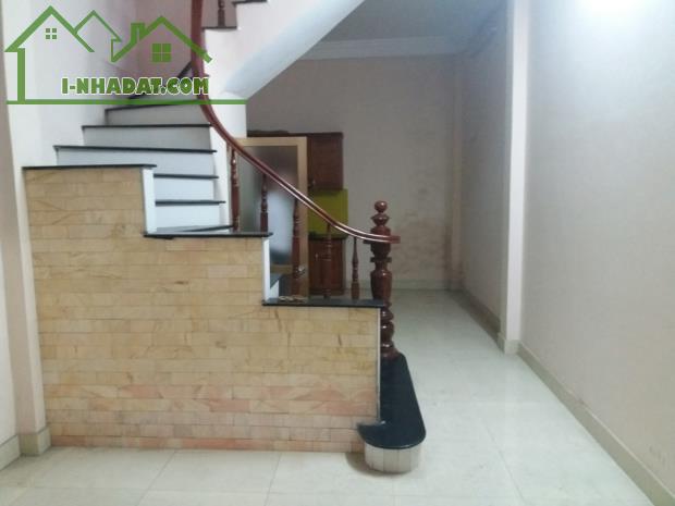 Bán nhà như bán đất, nhà 3 tầng 4pn, đẹp thoáng 42m2 mt 6.8m, đội cấn, ba đình, giá 2.68 t