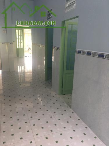Về bắc sinh sống cần bán căn nhà dt:120m2(5x24)tc,shr,gần chợ dân đông