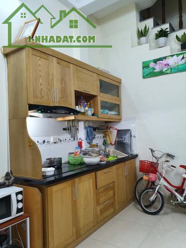 Rẻ vô địch thiên hạ! Kim Ngưu ngõ đẹp nhà chuẩn, 31m2 mà chỉ 2.2 tỉ.