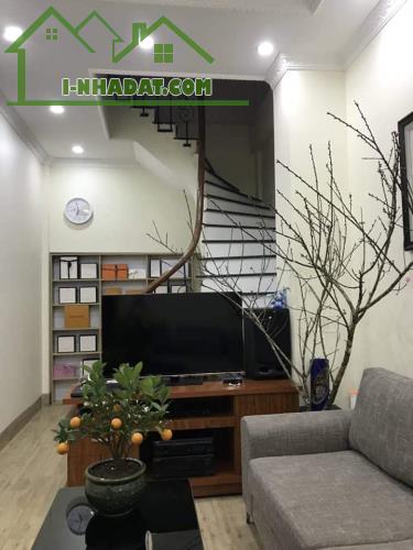 Bán nhà mặt phố đường Dương Văn Bé, 30m2 xây 5 Tầng, Đẹp lung linh, Kinh doanh Sầm uất