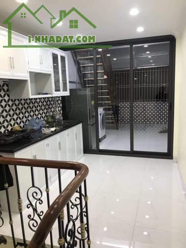 Bán nhà mặt phố đường Dương Văn Bé, 30m2 xây 5 Tầng, Đẹp lung linh, Kinh doanh Sầm uất - 1