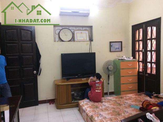 Bán nhà khu phân đẹp nhất phố Hồng Mai, 35m2, Ôtô đỗ cửa, 3 phòng ngủ, giá chỉ 3,2 tỷ - 1