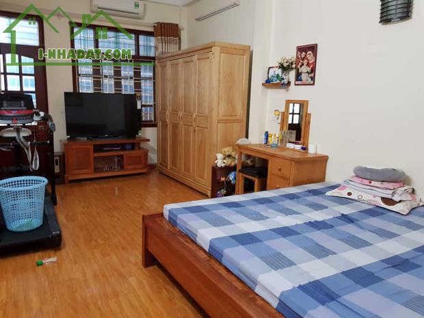Bán nhà đường Tân Mai, 50m2, 5T, cách mặt phố 30m, ngõ 3 gác tránh thông thẳng, Giá 3,9 tỷ - 3