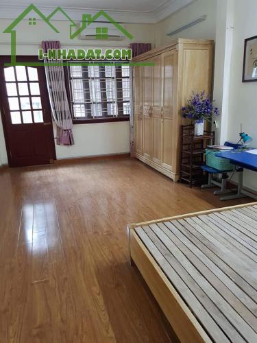 Bán nhà đường Tân Mai, 50m2, 5T, cách mặt phố 30m, ngõ 3 gác tránh thông thẳng, Giá 3,9 tỷ - 4