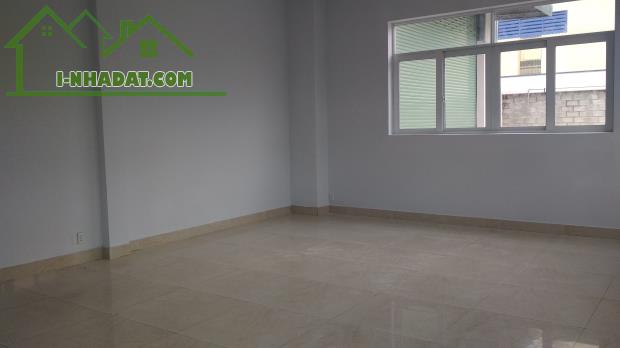 CẦN CHO THUÊ NHÀ XƯỞNG 8.500M2 ĐƯỜNG HƯƠNG LỘ 2, BÌNH TÂN, GIÁ RẺ - 1