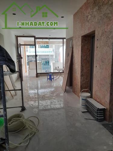 Bán nhà tòa nhà 8 tầng mặt phố Tây Hồ, quận Tây Hồ, 132m2 mặt tiền 5,2m - 5