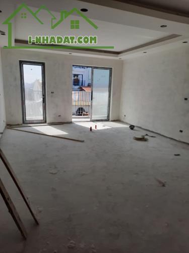 Bán nhà tòa nhà 8 tầng mặt phố Tây Hồ, quận Tây Hồ, 132m2 mặt tiền 5,2m