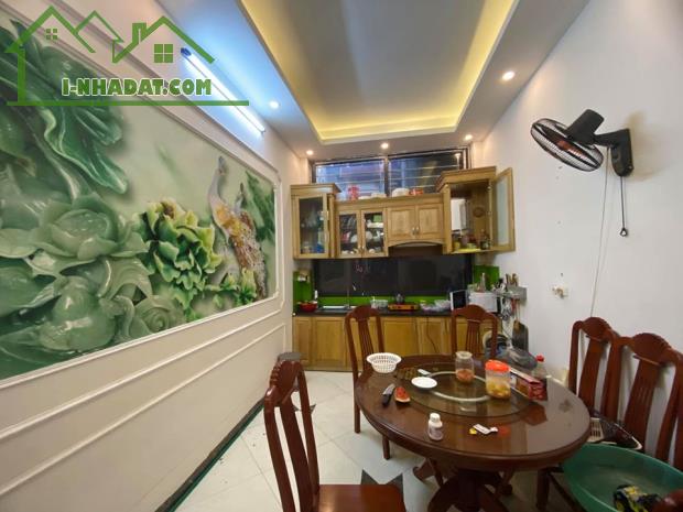 Cách mặt phố Giáp Bát 10m, nhà đẹp diện tích to 45m2, giá chỉ 3.15 tỉ. - 4
