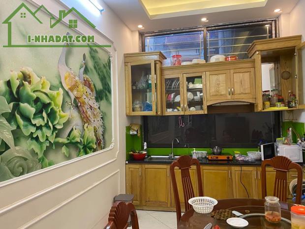 Cách mặt phố Giáp Bát 10m, nhà đẹp diện tích to 45m2, giá chỉ 3.15 tỉ. - 3