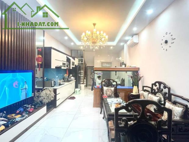 Bán Nhà Hiếm Phố Phan Chu Trinh, Hai Bà Trưng Lô Góc, Ôtô gần 52m2x5T, MT 4m, Giá 12 tỷ