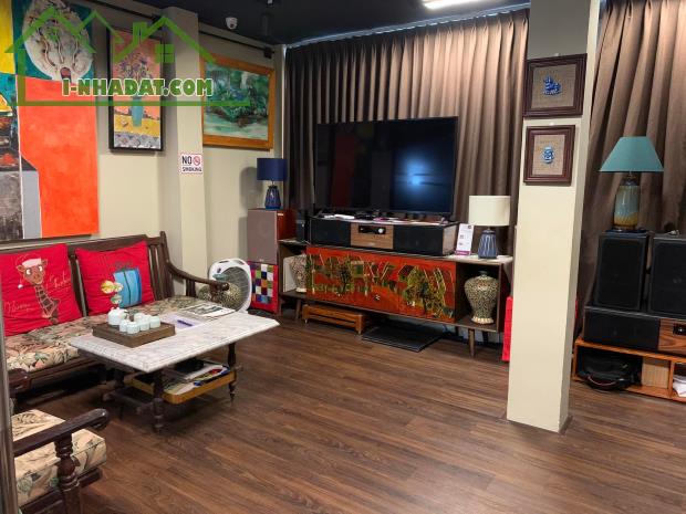 Bán Nhà Mặt phố Cát Linh, Đống Đa, 35m2 6 tầng, MT rộng, KD sầm uất, Giá 17,8 tỷ. - 1