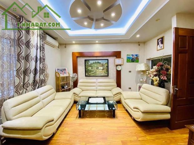 Bán Nhà phố Đội Cấn Ba Đình, Ngõ ô tô KD, 50m2 MT 4,3m, Giá 10,6 tỷ.