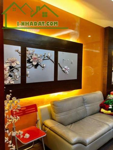 Bán nhà Phố Kim Mã 80m 7T thang máy 10 căn hộ DV Giá 14 tỷ 5. LH 0849149102.