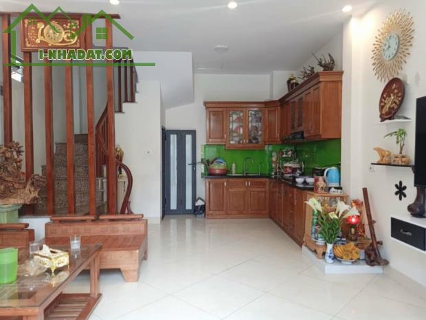 Chính chủ cần bán nhà phố Hoa Lâm- Việt Hưng.DT 36,5m2.Lô góc, 5 Tầng - 5