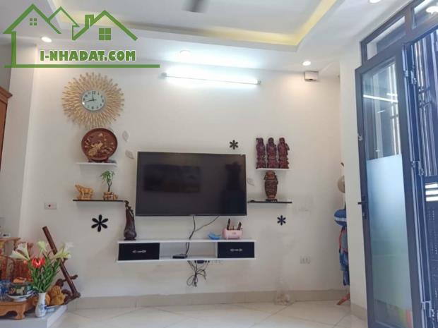 Chính chủ cần bán nhà phố Hoa Lâm- Việt Hưng.DT 36,5m2.Lô góc, 5 Tầng - 2