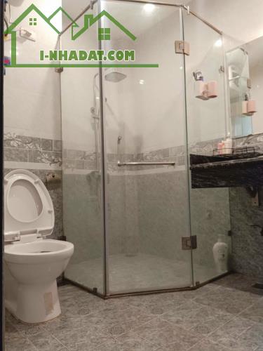 Chính chủ cần bán nhà phố Hoa Lâm- Việt Hưng.DT 36,5m2.Lô góc, 5 Tầng