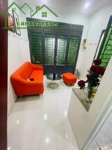 Bán nhà Nguyễn Văn Cừ Quận 1, 4 tầng hẻm 3m giá chỉ 2.7 tỉ