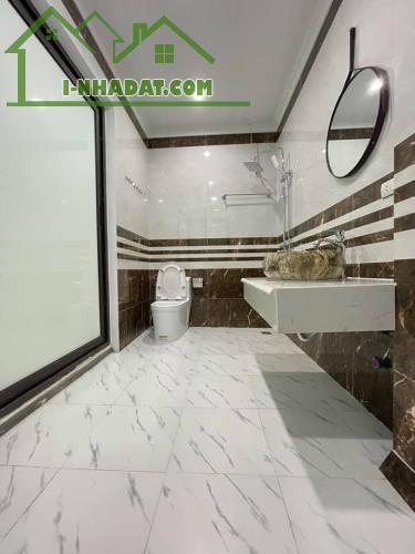 Bán nhà Ngã Tư Sở rất đẹp, gần phố, thoáng sau. Diện tích 45m, 6 tầng,Giá 5,6 tỷ