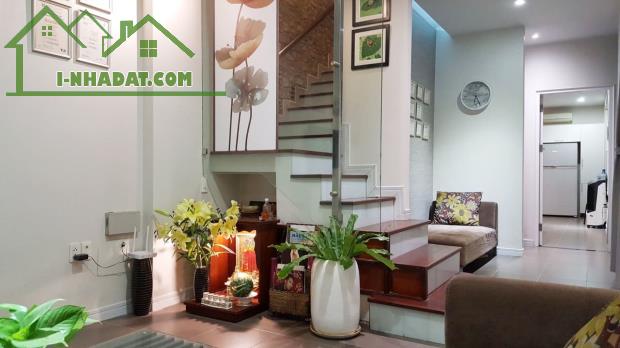 Bán nhà Lê Văn Sỹ Quận Phú Nhuận 3 tầng 76m2 giá chỉ 7.6 tỉ