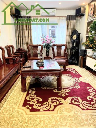 Đang Bán nhà Phố Nguyễn Ngọc Nại, 40 m2, ô tô đỗ cửa, mặt tiền 4,5m, kinh doanh các loại.