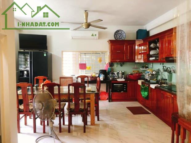 Cần bán nhà phố Nguyễn Sơn , Nguyễn Văn Cừ. Gara ô tô. DT 93m2 - 3