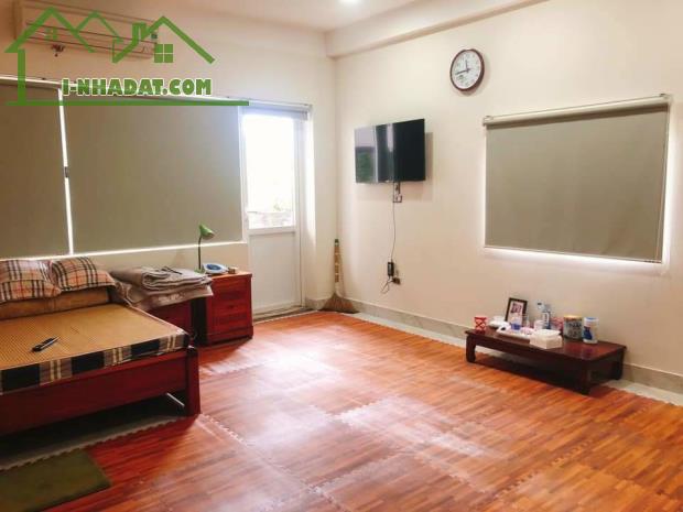 Cần bán nhà phố Nguyễn Sơn , Nguyễn Văn Cừ. Gara ô tô. DT 93m2 - 1
