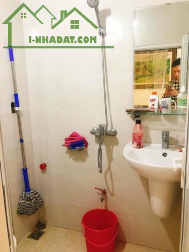 Cần bán nhà phố Nguyễn Sơn , Nguyễn Văn Cừ. Gara ô tô. DT 93m2