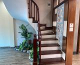 Bán Phố Trần Hưng Đạo 170 m2, ô tô vào nhà, kinh doanh mặt hàng cao cấp.