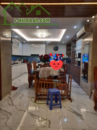Bán nhà Nguyễn Văn Cừ - Gia Thụy. DT 60m2, Nhà xây 5 Tầng