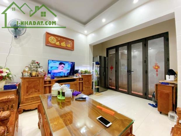 Bán nhà  Nguyên Hồng , DT 38mx4 tầng , 40m ra phố , MT 4m , giá 5,1 tỷ lh 0911002289 - 2