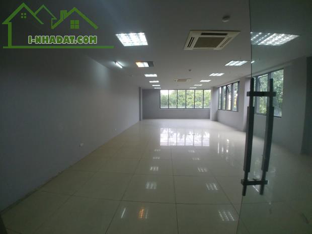 Cho thuê văn phòng 80m2 view đẹp, ánh sáng tự nhiên tại mặt phố Chùa Láng, Đống Đa,Hà Nội - 1