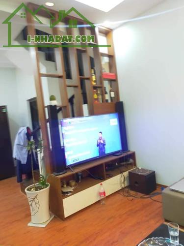 Siêu rẻ, Ngõ Lâm Du 70m, 3 tầng, mỹ 7.6m,  4.3 tỷ.  + Vị trí cách cầu Chương Dương 300m, - 3