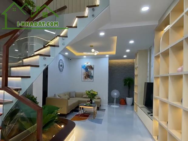 Bán gấp nhà Sát MT Lũy Bán Bích, DT 90m2, hẻm ôtô- Tân phú, Bình Tân - 1